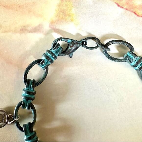 Blue metal key charm bracelet - Picture 2 of 9